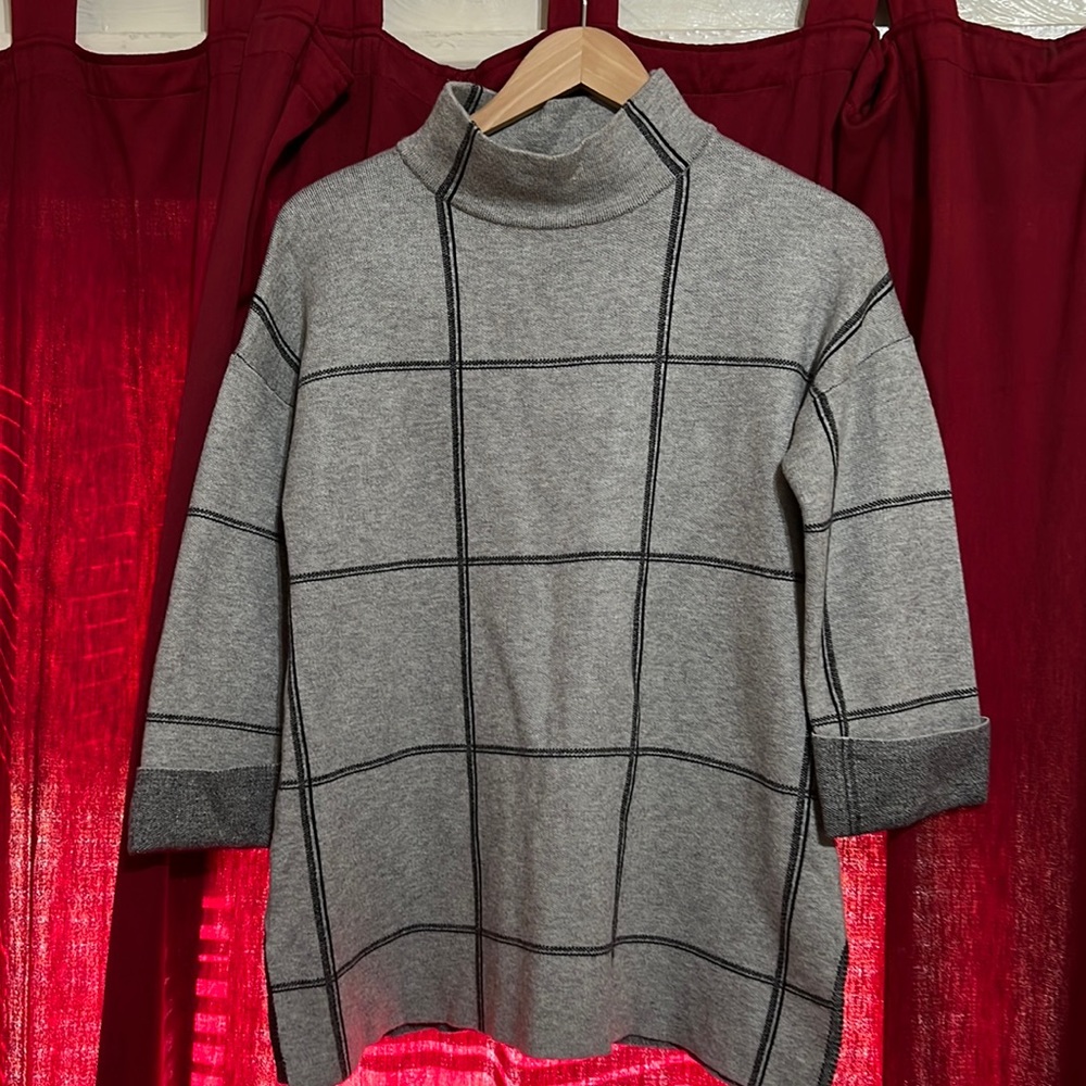 COPY - Tahari turtleneck neck Small